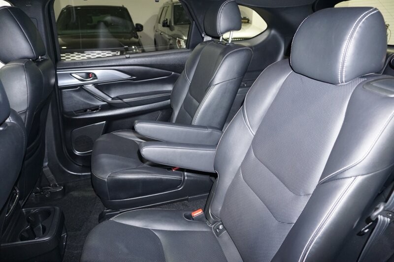 Mazda CX-9 Grand Touring Vehicle Full-screen Gallery Image 27