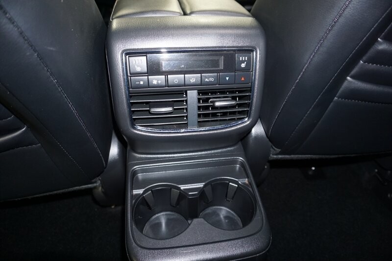 Mazda CX-9 Grand Touring Vehicle Full-screen Gallery Image 28