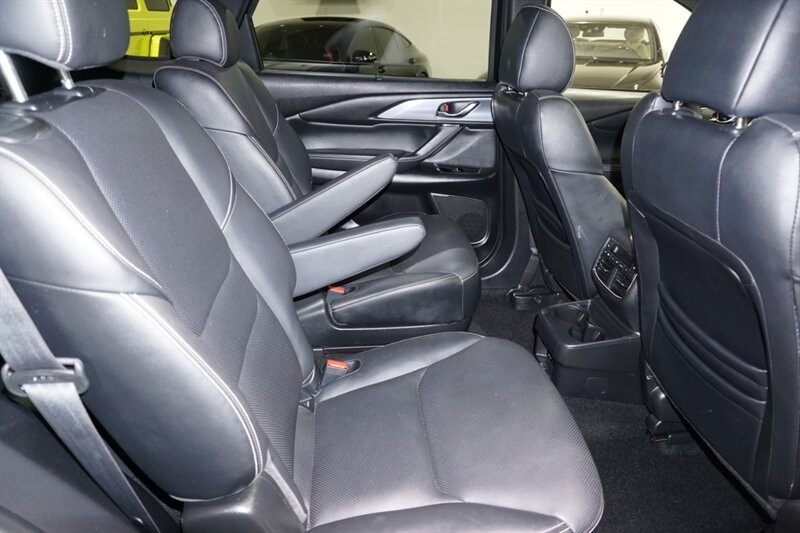 Mazda CX-9 Grand Touring Vehicle Full-screen Gallery Image 33