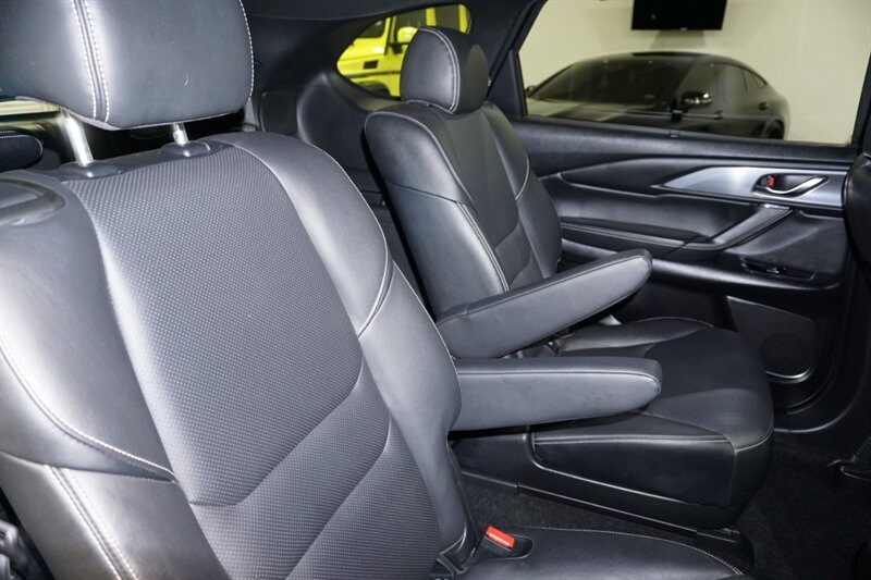 Mazda CX-9 Grand Touring Vehicle Full-screen Gallery Image 34