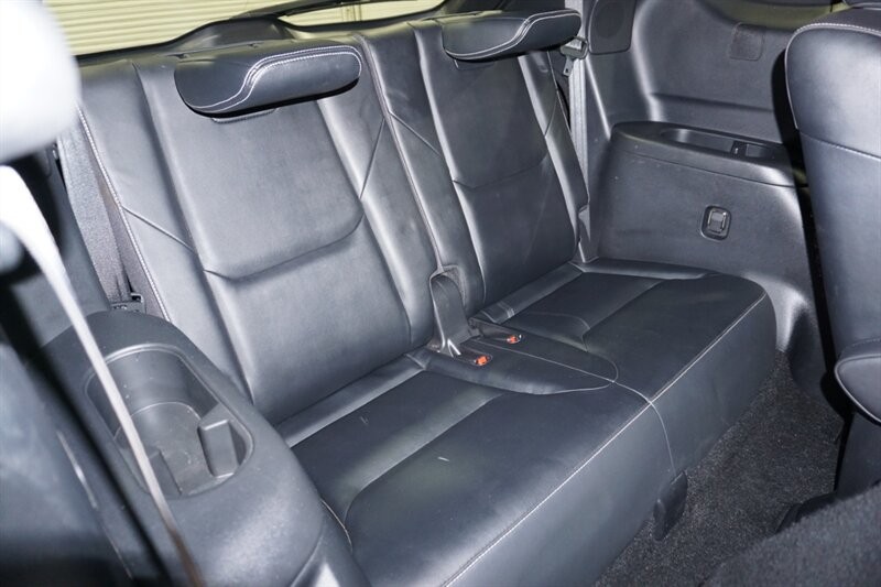 Mazda CX-9 Grand Touring Vehicle Full-screen Gallery Image 35