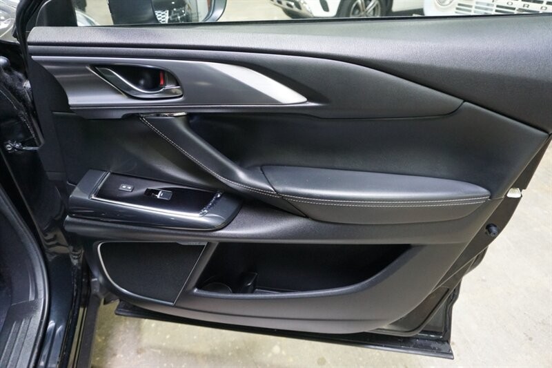 Mazda CX-9 Grand Touring Vehicle Full-screen Gallery Image 36