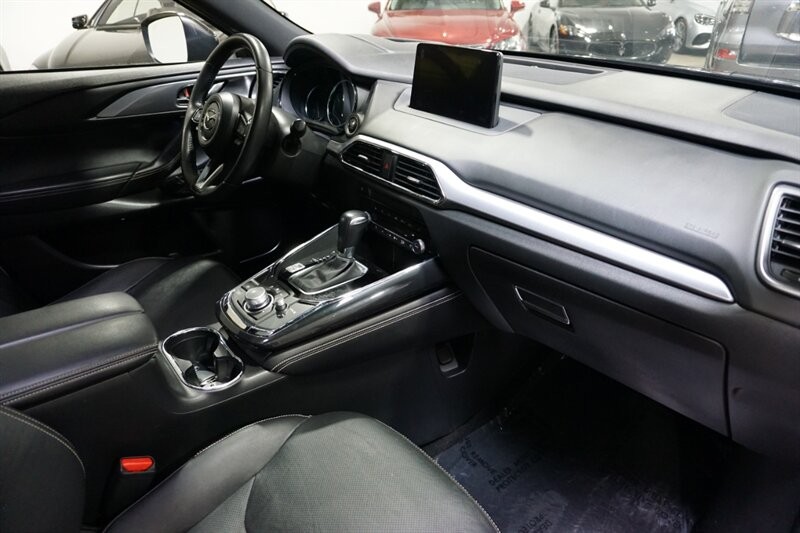 Mazda CX-9 Grand Touring Vehicle Full-screen Gallery Image 38