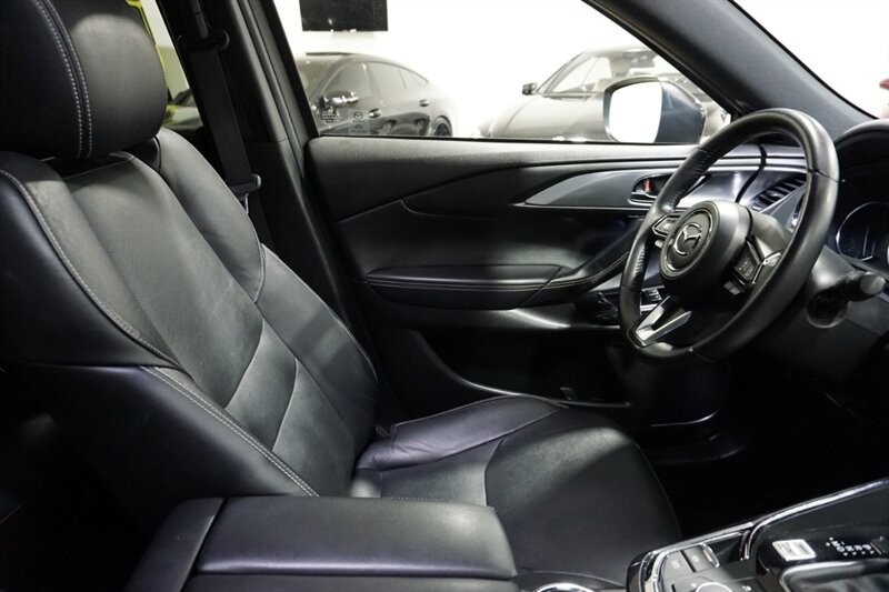 Mazda CX-9 Grand Touring Vehicle Full-screen Gallery Image 39
