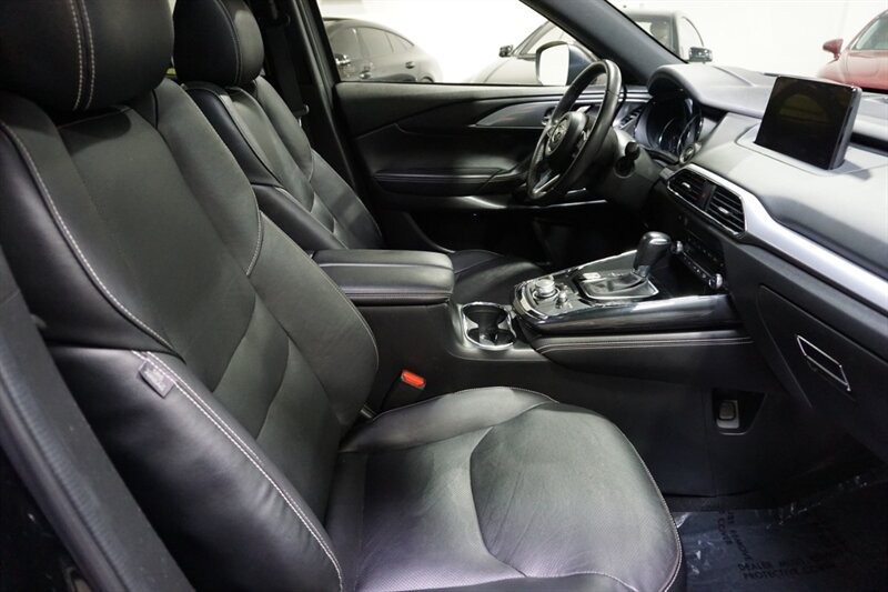 Mazda CX-9 Grand Touring Vehicle Full-screen Gallery Image 40