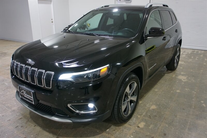 Jeep Cherokee Limited Vehicle Full-screen Gallery Image 02