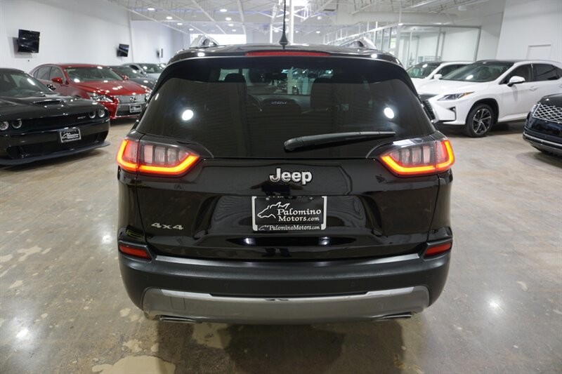 Jeep Cherokee Limited Vehicle Full-screen Gallery Image 08