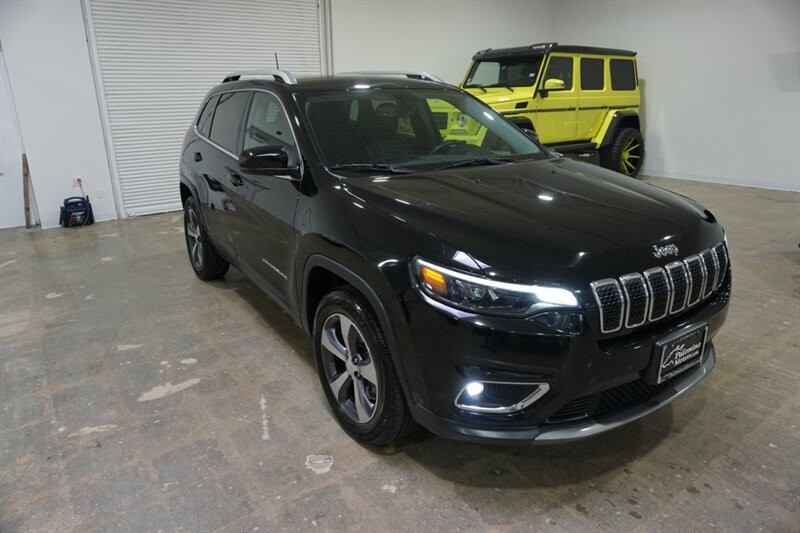 Jeep Cherokee Limited Vehicle Full-screen Gallery Image 15