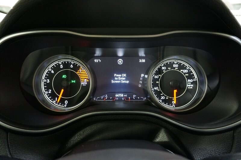 Jeep Cherokee Limited Vehicle Full-screen Gallery Image 47