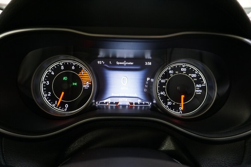 Jeep Cherokee Limited Vehicle Full-screen Gallery Image 48