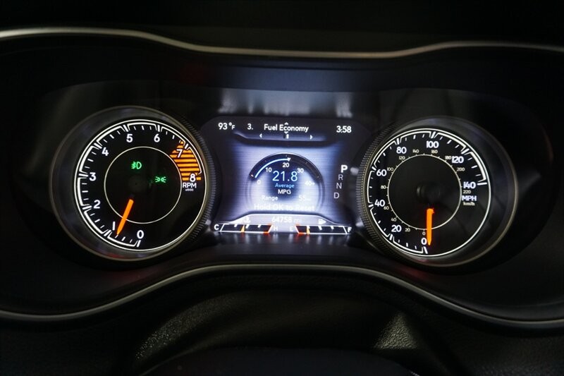 Jeep Cherokee Limited Vehicle Full-screen Gallery Image 50