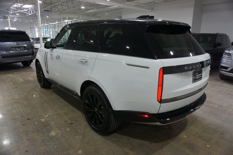 Land Rover Range Rover P 400 SE Vehicle Full-screen Gallery Image 07