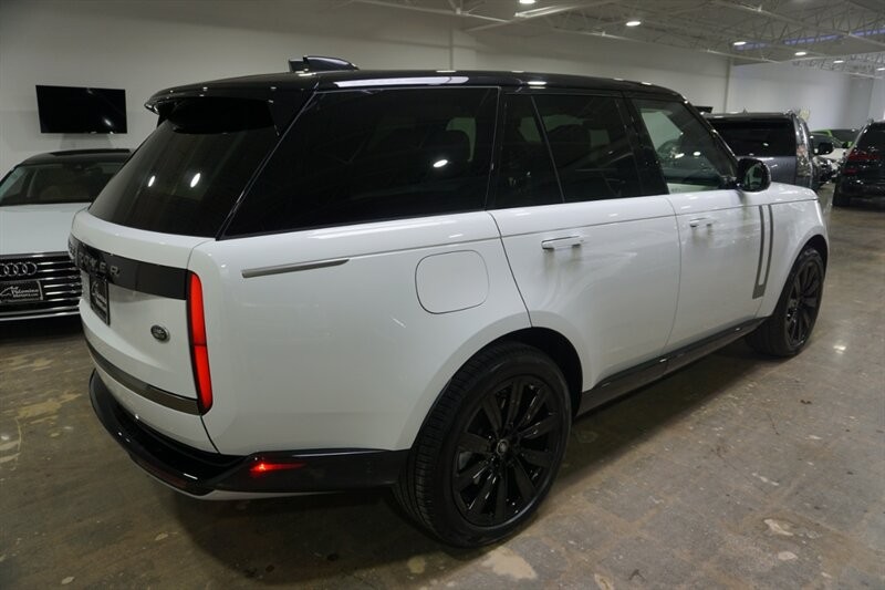 Land Rover Range Rover P 400 SE Vehicle Full-screen Gallery Image 10