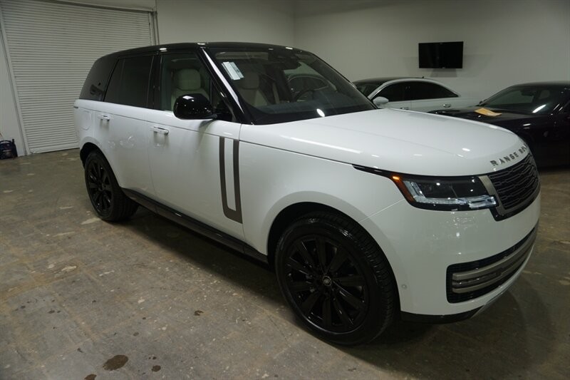 Land Rover Range Rover P 400 SE Vehicle Full-screen Gallery Image 14