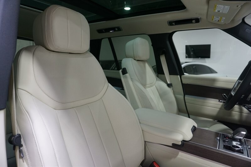 Land Rover Range Rover P 400 SE Vehicle Full-screen Gallery Image 40