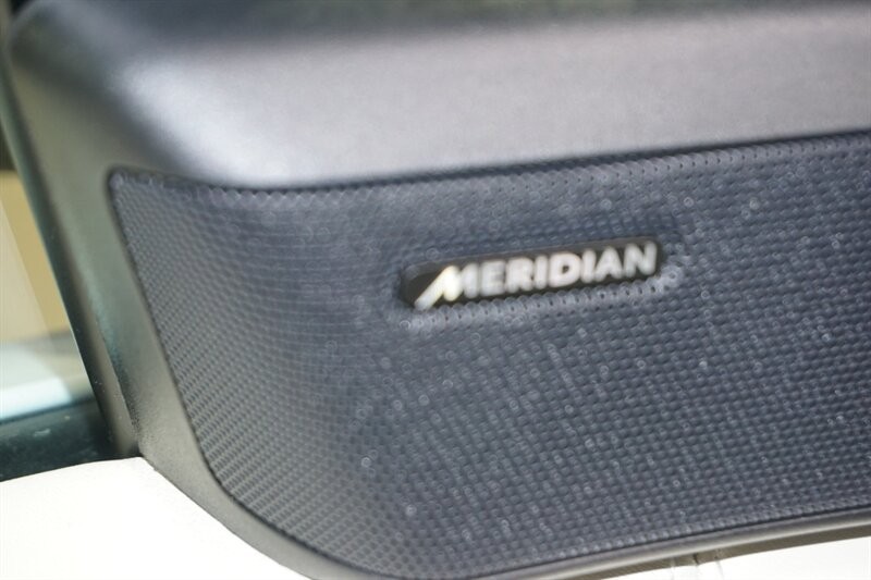 Land Rover Range Rover P 400 SE Vehicle Full-screen Gallery Image 43