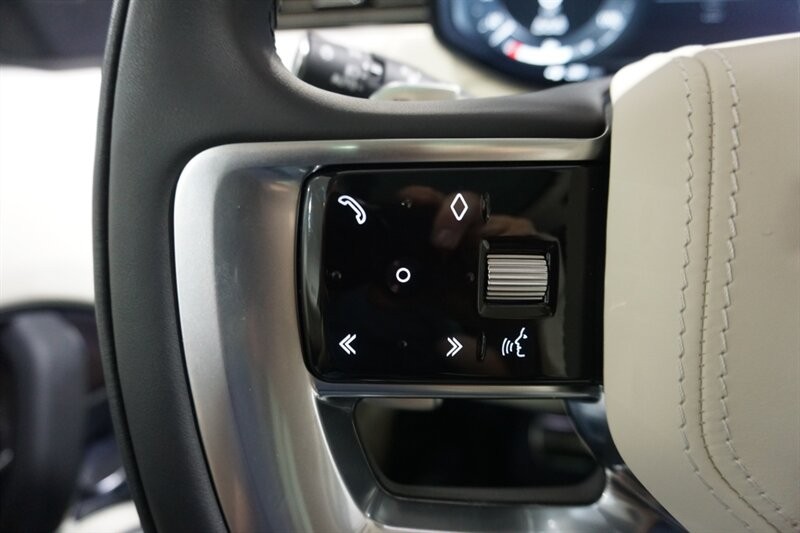 Land Rover Range Rover P 400 SE Vehicle Full-screen Gallery Image 45