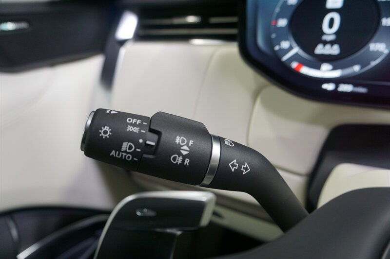 Land Rover Range Rover P 400 SE Vehicle Full-screen Gallery Image 47