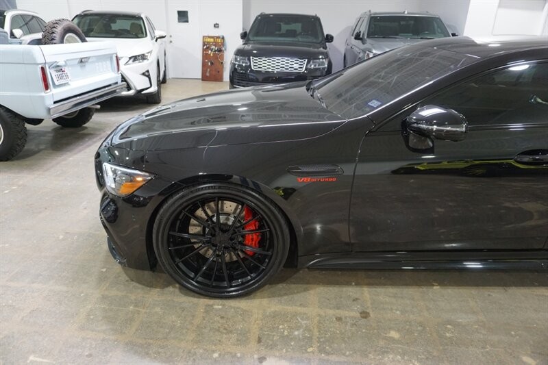 Mercedes-Benz AMG GT 63 Vehicle Full-screen Gallery Image 03