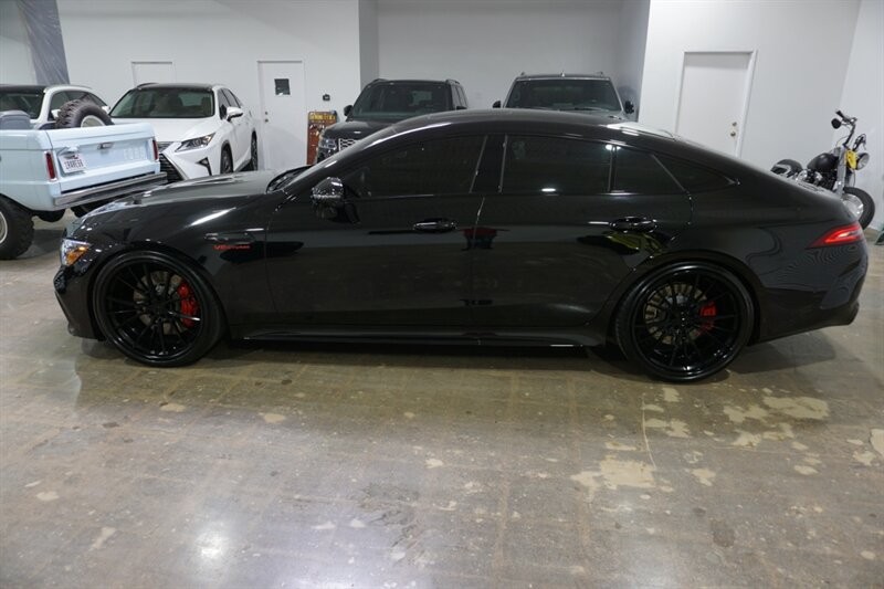 Mercedes-Benz AMG GT 63 Vehicle Full-screen Gallery Image 05