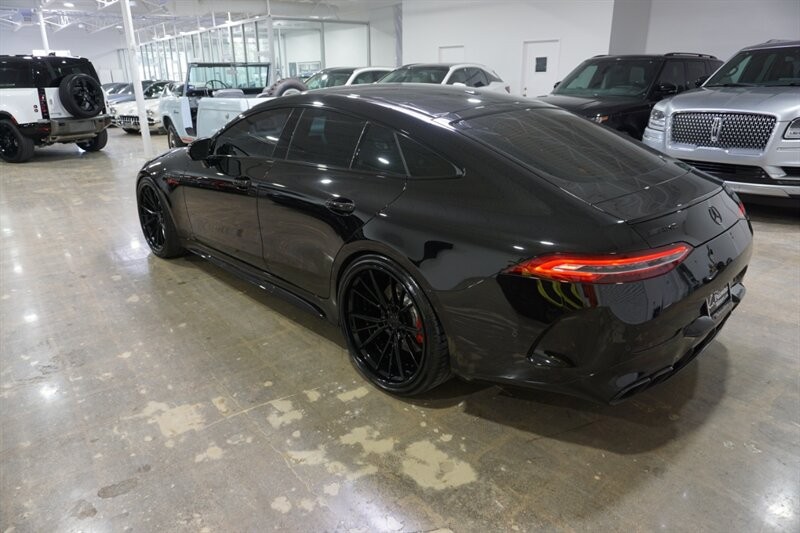 Mercedes-Benz AMG GT 63 Vehicle Full-screen Gallery Image 06