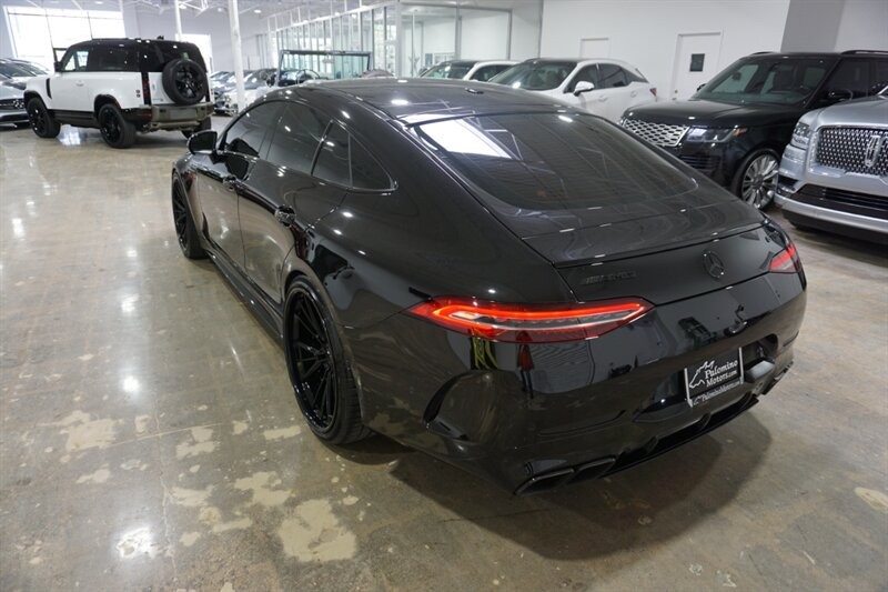 Mercedes-Benz AMG GT 63 Vehicle Full-screen Gallery Image 07