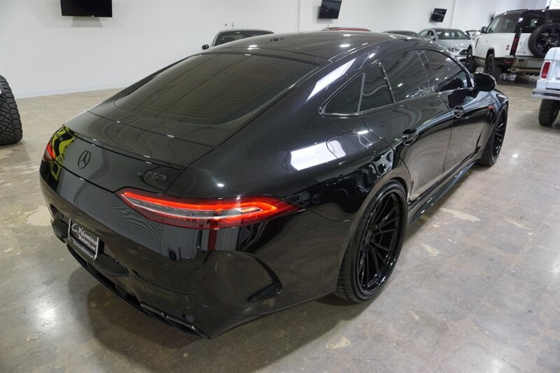 Mercedes-Benz AMG GT 63 Vehicle Full-screen Gallery Image 09