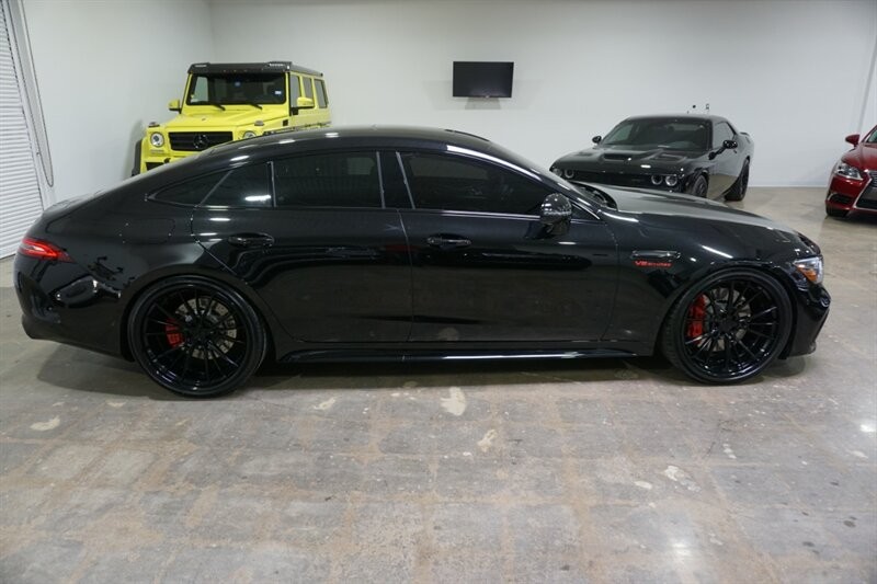 Mercedes-Benz AMG GT 63 Vehicle Full-screen Gallery Image 11