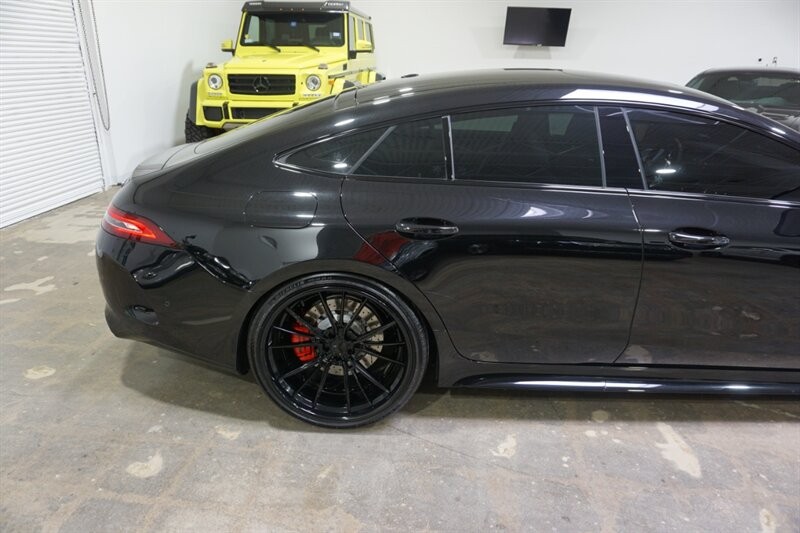 Mercedes-Benz AMG GT 63 Vehicle Full-screen Gallery Image 12