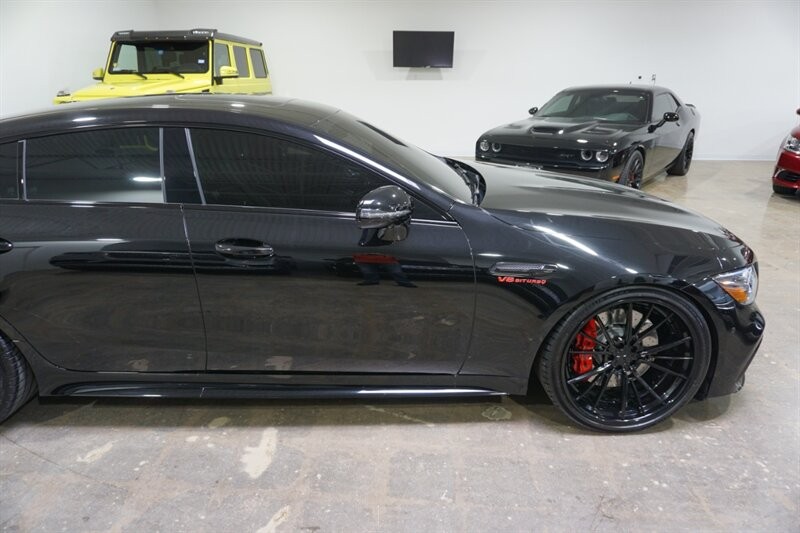 Mercedes-Benz AMG GT 63 Vehicle Full-screen Gallery Image 13