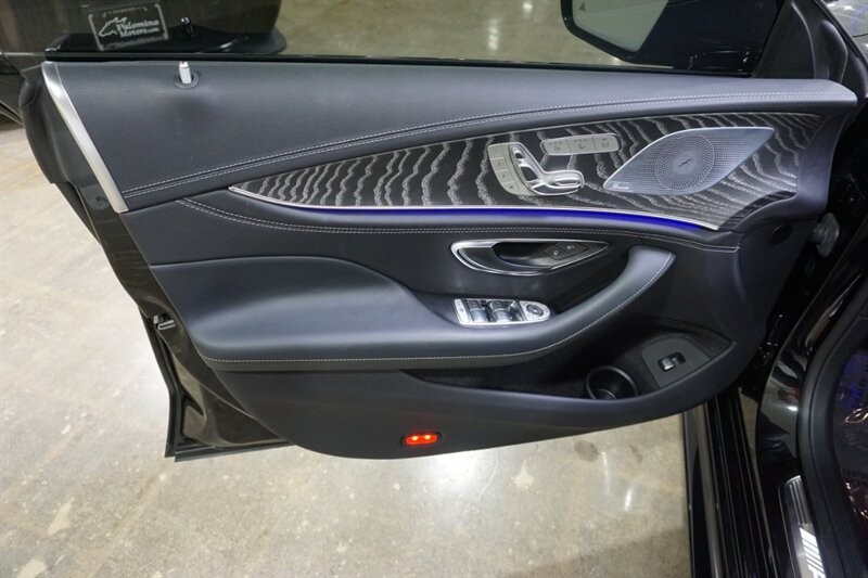 Mercedes-Benz AMG GT 63 Vehicle Full-screen Gallery Image 17