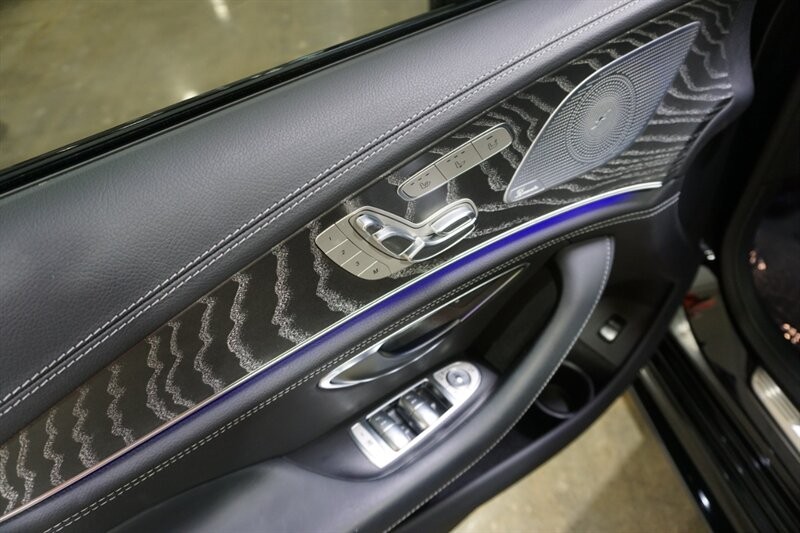 Mercedes-Benz AMG GT 63 Vehicle Full-screen Gallery Image 18