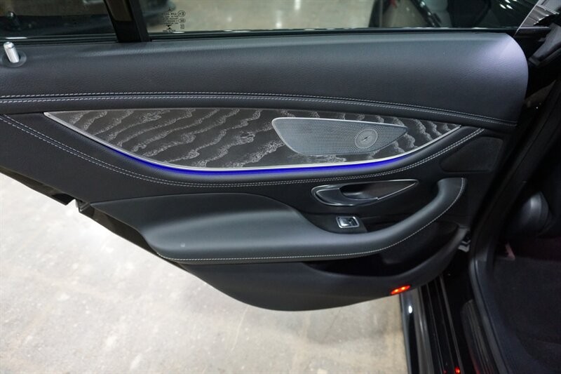 Mercedes-Benz AMG GT 63 Vehicle Full-screen Gallery Image 23