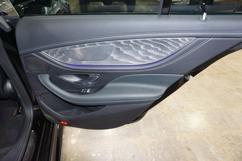 Mercedes-Benz AMG GT 63 Vehicle Full-screen Gallery Image 28