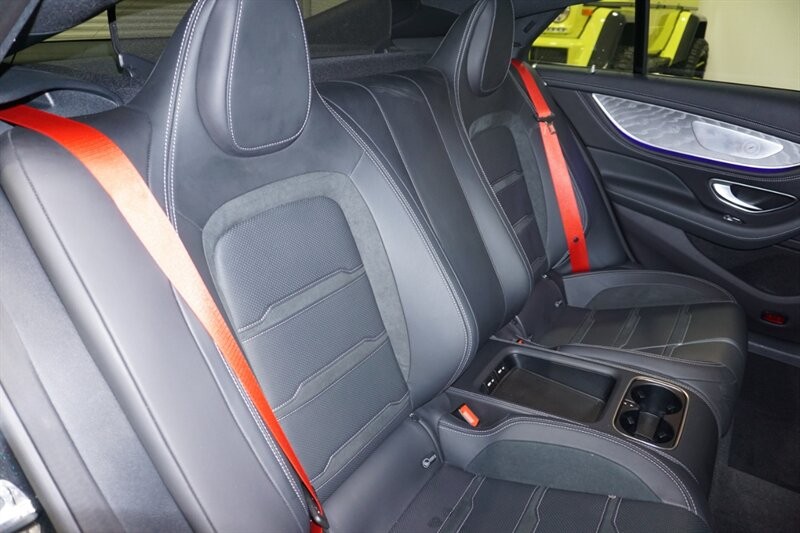 Mercedes-Benz AMG GT 63 Vehicle Full-screen Gallery Image 32