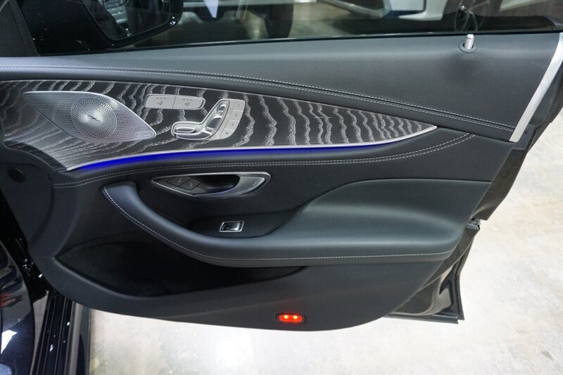 Mercedes-Benz AMG GT 63 Vehicle Full-screen Gallery Image 33