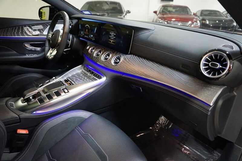 Mercedes-Benz AMG GT 63 Vehicle Full-screen Gallery Image 35