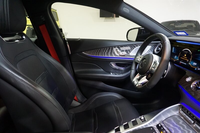 Mercedes-Benz AMG GT 63 Vehicle Full-screen Gallery Image 36