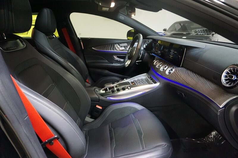 Mercedes-Benz AMG GT 63 Vehicle Full-screen Gallery Image 37