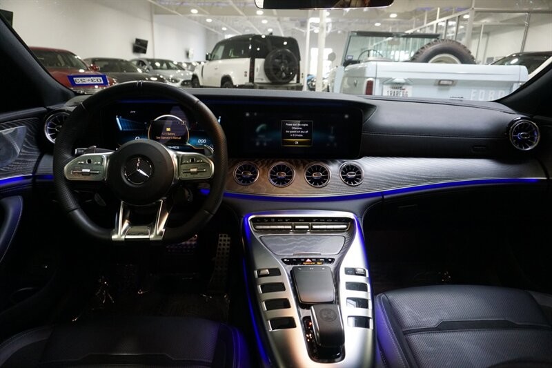 Mercedes-Benz AMG GT 63 Vehicle Full-screen Gallery Image 40