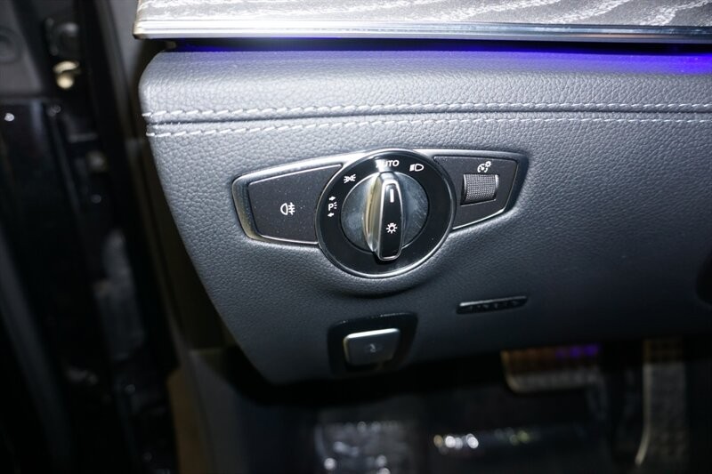 Mercedes-Benz AMG GT 63 Vehicle Full-screen Gallery Image 41