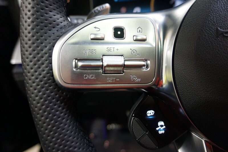 Mercedes-Benz AMG GT 63 Vehicle Full-screen Gallery Image 42