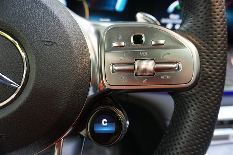 Mercedes-Benz AMG GT 63 Vehicle Full-screen Gallery Image 43