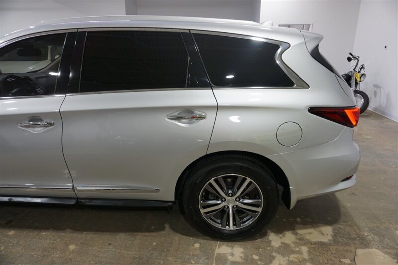INFINITI QX60 Vehicle Full-screen Gallery Image 04