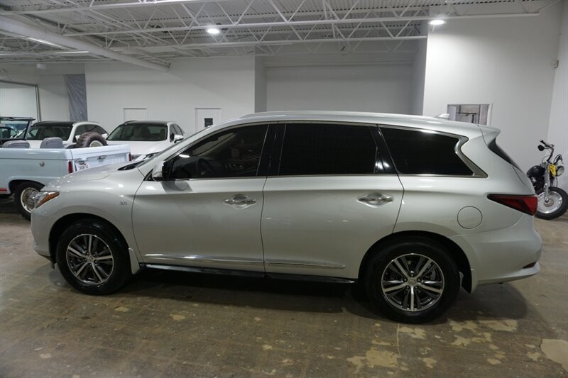 INFINITI QX60 Vehicle Full-screen Gallery Image 05