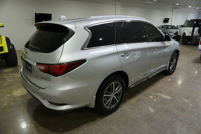 INFINITI QX60 Vehicle Full-screen Gallery Image 10