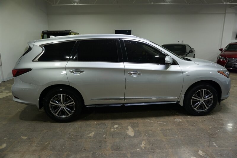 INFINITI QX60 Vehicle Full-screen Gallery Image 11