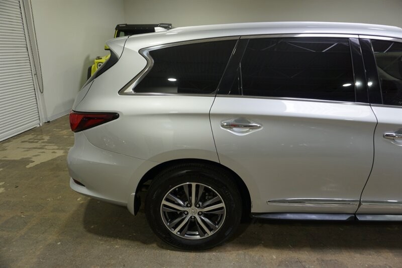 INFINITI QX60 Vehicle Full-screen Gallery Image 12