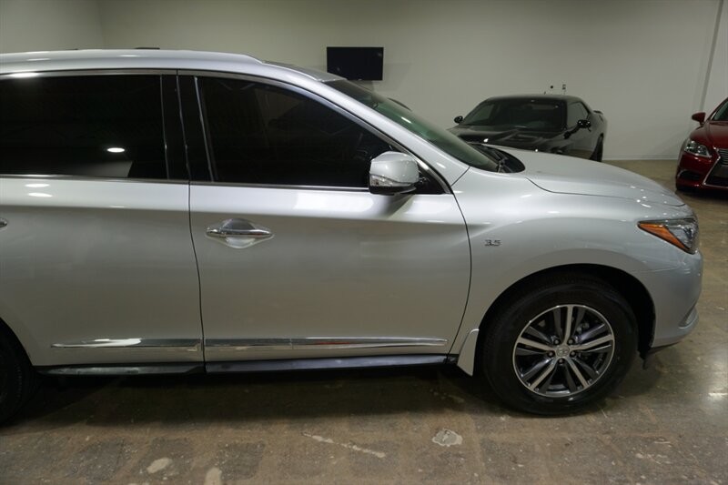 INFINITI QX60 Vehicle Full-screen Gallery Image 13