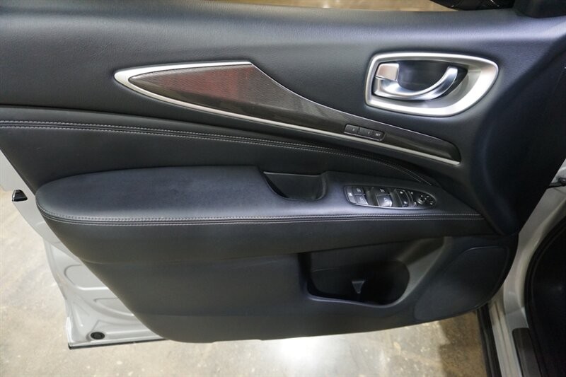 INFINITI QX60 Vehicle Full-screen Gallery Image 16